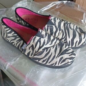Skechers Bobs Warm Feet Glitter Zebra Print Flats Slip On Shoes Womens 9.5 Lined